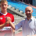 Na zdjęciu (od lewej): Igor Wódz i Sławomir Gągorowski - wiceprezes Wisły Sandomierz / Fot. SKS WISŁA Sandomierz - Facebook