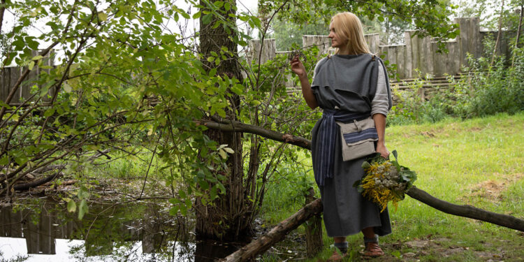 Zielarka z Tychowa Starego na Dymarkach. Uczyła, jak wykorzystać moc roślin - Radio Kielce Zielarka z Tychowa Starego na Dymarkach. Uczyła, jak wykorzystać moc roślin - Radio Kielce