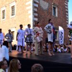 Pokaz mody na sandomierskiej starówce