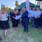 07.08.2022. Mściów. Bitwa regionów. Na zdjęciu ( w środku): poseł Marek Kwitek / Fot. biuro poselskie posła Marka Kwitka