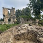 17.08.2022. Ćmielów. Prace archeologiczne na zamku Krzysztofa Szydłowieckiego / Fot. Emilia Sitarska - Radio Kielce