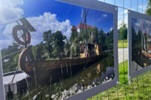 Drewniane łodzie na wystawie w Sandomierzu - Radio Kielce