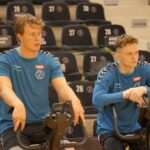 01.08.2022. Kielce. Otwarty trening Łomży Industrii Kielce. Na zdjęciu (od lewej): Elliot Stenmalm, Cezary Surgiel / Fot. Piotr Kwaśniewski - Radio Kielce