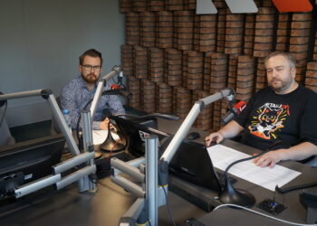 04.08.2022. Kielce. Punkty Widzenia. Na zdjęciu (od lewej): Marcin Batóg - rzecznik prasowy RPZiUK, Daniel Lenart - Radio Kielce / Fot. Sebastian Kalwat - Radio Kielce