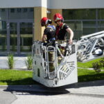 05.08.2022. Kielce. Strażacy uwolnili zazakleszczonego w barierkach gołębia / Fot. Piotr Kwaśniewski - Radio Kielce