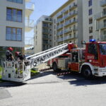 05.08.2022. Kielce. Strażacy uwolnili zazakleszczonego w barierkach gołębia / Fot. Piotr Kwaśniewski - Radio Kielce