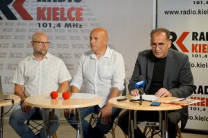 31.08.2022. Radio Kielce. Śniadanie prasowe. Na zdjęciu (od lewej): Rafał Szymczyk - Radio Kielce, Marek Wtorek - Radio Kielce i Janusz Knap - prezes Radia Kielce / Fot. Piotr Kwaśniewski - Radio Kielce