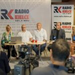 31.08.2022. Radio Kielce. Śniadanie prasowe. Na zdjęciu (od lewej): dr Paulina Prędotka - dyrektor Centrum Edukacji Medialnej, Rafał Szymczyk - Radio Kielce, Marek Wtorek - Radio Kielce, Janusz Knap - prezes Radia Kielce i Renata Morąg - sekretarz Radia Kielce / Fot. Piotr Kwaśniewski - Radio Kielce