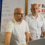 31.08.2022. Radio Kielce. Śniadanie prasowe. Na zdjęciu (od lewej): Rafał Szymczyk - Radio Kielce i Marek Wtorek - Radio Kielce / Fot. Piotr Kwaśniewski - Radio Kielce