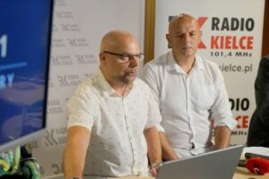 31.08.2022. Radio Kielce. Śniadanie prasowe. Na zdjęciu (od lewej): Rafał Szymczyk - Radio Kielce i Marek Wtorek - Radio Kielce / Fot. Piotr Kwaśniewski - Radio Kielce