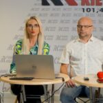 31.08.2022. Radio Kielce. Śniadanie prasowe. Na zdjęciu (od lewej): dr Paulina Prędotka - dyrektor Centrum Edukacji Medialnej i Rafał Szymczyk - Radio Kielce / Fot. Piotr Kwaśniewski - Radio Kielce