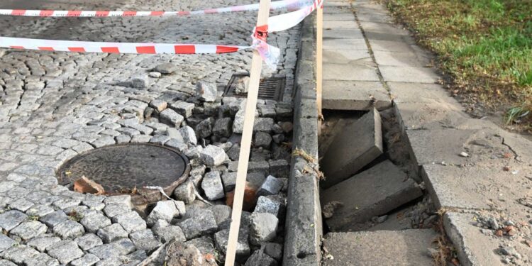 24.08.2022. Sandomierz. Skutki burz. Ulica Podwale / Fot. Urząd Miasta Sandomierz