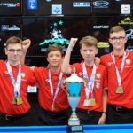 Na zdjęciu: reprezentacja Polski juniorów młodszych podczas Mistrzostw Europy Juniorów w Bilard, trzeci z lewej: Michał Wiech - Nosan II Kielce / Fot. PZBil