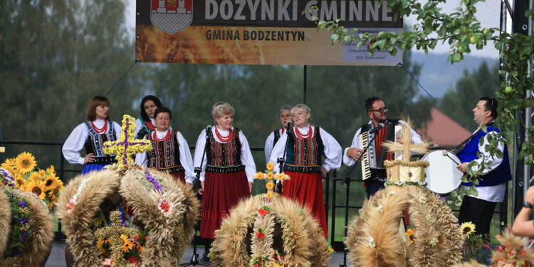 Dożynki Gminy Bodzentyn. Za plony dziękowano w Świętej Katarzynie - Radio Kielce