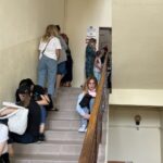 Olbrzymie kolejki po pomoc. Bony już się skończyły - Radio Kielce 11.08.2022. Kielce. Kolejka po bony zakupowe / Fot. Veronika Adamenko - Radio Kielce