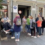 Olbrzymie kolejki po pomoc. Bony już się skończyły - Radio Kielce 11.08.2022. Kielce. Kolejka po bony zakupowe / Fot. Veronika Adamenko - Radio Kielce