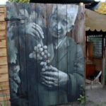 04.08.2022. Pińczów. Mural upamiętniający postać Daniela Olecha - założyciela słynnej pińczowskiej winnicy / Fot. Marta Gajda-Kruk - Radio Kielce