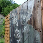 04.08.2022. Pińczów. Mural upamiętniający postać Daniela Olecha - założyciela słynnej pińczowskiej winnicy / Fot. Marta Gajda-Kruk - Radio Kielce
