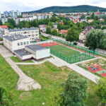 11.08.2022. Kielce SP nr 9. Miejsce, na którym ma powstać skocznia narciarska / Fot. Jarosław Kubalski - Radio Kielce