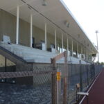 26.08.2022. Busko-Zdrój. Budowa nowoczesnego budynku zaplecza sportowego. / Fot. Marta Gajda-Kruk - Radio Kielce.