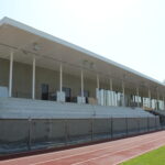 26.08.2022. Busko-Zdrój. Budowa nowoczesnego budynku zaplecza sportowego. / Fot. Marta Gajda-Kruk - Radio Kielce.