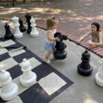 01.08.2022. Kielce. Park miejski. Wakacyjna Szkoła Szachowa Polskiego Radia Kielce / Fot. Jakub Rożek - Radio Kielce