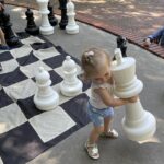 01.08.2022. Kielce. Park miejski. Wakacyjna Szkoła Szachowa Polskiego Radia Kielce / Fot. Jakub Rożek - Radio Kielce