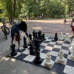 25.08.2022. Kielce. Park Miejski. Wakacyjna Szkoła Szachowa Polskiego Radia Kielce / Fot. Jakub Rożek - Radio Kielce