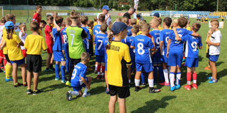 28.08.2022. Jędrzejów. „Piłkarskie warsztaty z gwiazdami”. / Fot. Marta Gajda-Kruk - Radio Kielce.