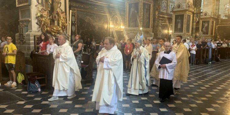 04.08.2022. Sandomierz. Pielgrzymka na Jasną Górę. Msza święta / Fot. Grażyna Szlęzak - Radio Kielce