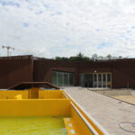 31.08.2022. Kazimierza Wielka. Budowa odkrytego basenu siarczkowego. / Fot. Marta gajda-Kruk - Radio Kielce.