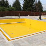 31.08.2022. Kazimierza Wielka. Budowa odkrytego basenu siarczkowego. / Fot. Marta gajda-Kruk - Radio Kielce.