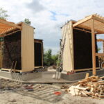 31.08.2022. Kazimierza Wielka. Prace przy budowie tężni solankowej / Fot. Marta Gajda-Kruk - Radio Kielce