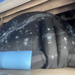 08.08.2022. Staszów. Mobilne planetarium Centrum Nauki Kopernik w Warszawie / Fot. Grażyna Szlęzak - Radio Kielce