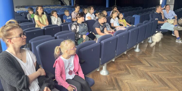 08.08.2022. Staszów. Mobilne planetarium Centrum Nauki Kopernik w Warszawie / Fot. Grażyna Szlęzak - Radio Kielce