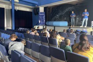 08.08.2022. Staszów. Mobilne planetarium Centrum Nauki Kopernik w Warszawie / Fot. Grażyna Szlęzak - Radio Kielce