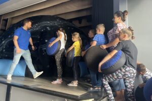 08.08.2022. Staszów. Mobilne planetarium Centrum Nauki Kopernik w Warszawie / Fot. Grażyna Szlęzak - Radio Kielce