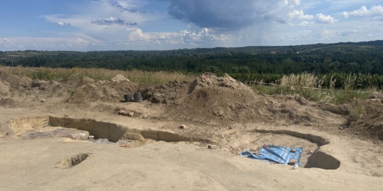 12.08.2022. Wilczyce. Prace archeologiczne / Fot. Grażyna Szlęzak - Radio Kielce