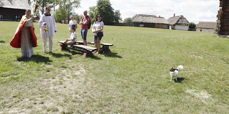 07.08.2022. Tokarnia. Park Etnograficzny. Niedziela ze św. Franciszkiem / Fot. Jarosław Kubalski - Radio Kielce