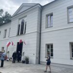 14.08.2022. Wiśniowa. Otwarcie odrestaurowanego pałacu. / Fot. Grażyna Szlęzak - Radio Kielce