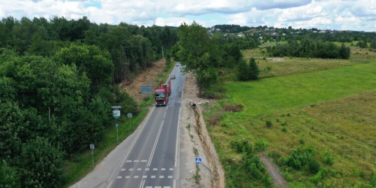 10.08.2022. Kielce. Remont ulicy Wojska Polskiego od ronda Czwartaków do granicy miasta z gminą Daleszyce / Fot. Jarosław Kubalski - Radio Kielce