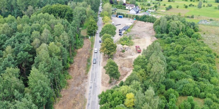 10.08.2022. Kielce. Remont ulicy Wojska Polskiego od ronda Czwartaków do granicy miasta z gminą Daleszyce / Fot. Jarosław Kubalski - Radio Kielce