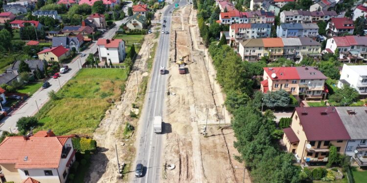 10.08.2022. Kielce. Remont ulicy Wojska Polskiego od ronda Czwartaków do granicy miasta z gminą Daleszyce / Fot. Jarosław Kubalski - Radio Kielce