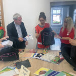 16.08.2022. Sandomierz. Caritas Diecezji Sandomierskiej. Wyprawki „Tornister pełen uśmiechów”. W akcję włączył się biskup sandomierski Krzysztof Nitkiewicz / Fot. Grażyna Szlęzak – Radio Kielce