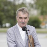 30.08.2022. Kielce. Uroczystości z okazji 15-lecia istnienia Kieleckich Autobusów Spółki Pracowniczej. Na zdjęciu: Wojciech Lubawski - były prezydent Kielc / Fot. Jarosław Kubalski - Radio Kielce