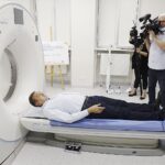 31.08.2022. Kielce. PCUM. Otwarcie nowoczesnej pracowni tomografii komputerowej. Na zdjęciu: Mirosław Gębski - starosta kielecki / Fot. Jarosław Kubalski - Radio Kielce