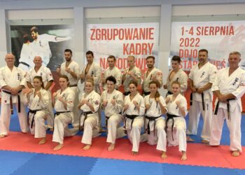 Na zdjęciu: kadra narodowa wraz z trenerami / Fot. Polska Federacja Karate Shinkyokushinkai
