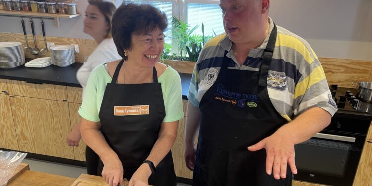 30.08.2022. Kielce. Warsztaty kulinarne dla uchodźców z Ukrainy i kielczan / Fot. Iwona Murawska - Radio Kielce