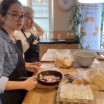 30.08.2022. Kielce. Warsztaty kulinarne dla uchodźców z Ukrainy i kielczan / Fot. Iwona Murawska - Radio Kielce