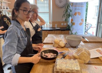 30.08.2022. Kielce. Warsztaty kulinarne dla uchodźców z Ukrainy i kielczan / Fot. Iwona Murawska - Radio Kielce